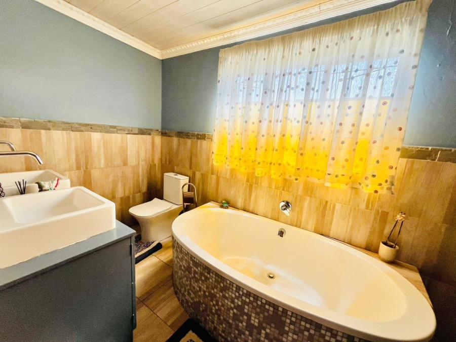 4 Bedroom Property for Sale in Bloemside 3 Free State